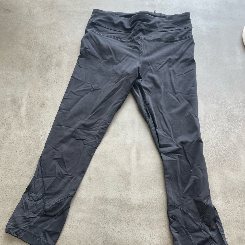 Lululemon black capri leggings